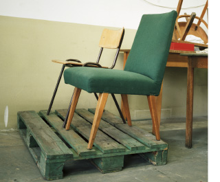 chair-on-pallet